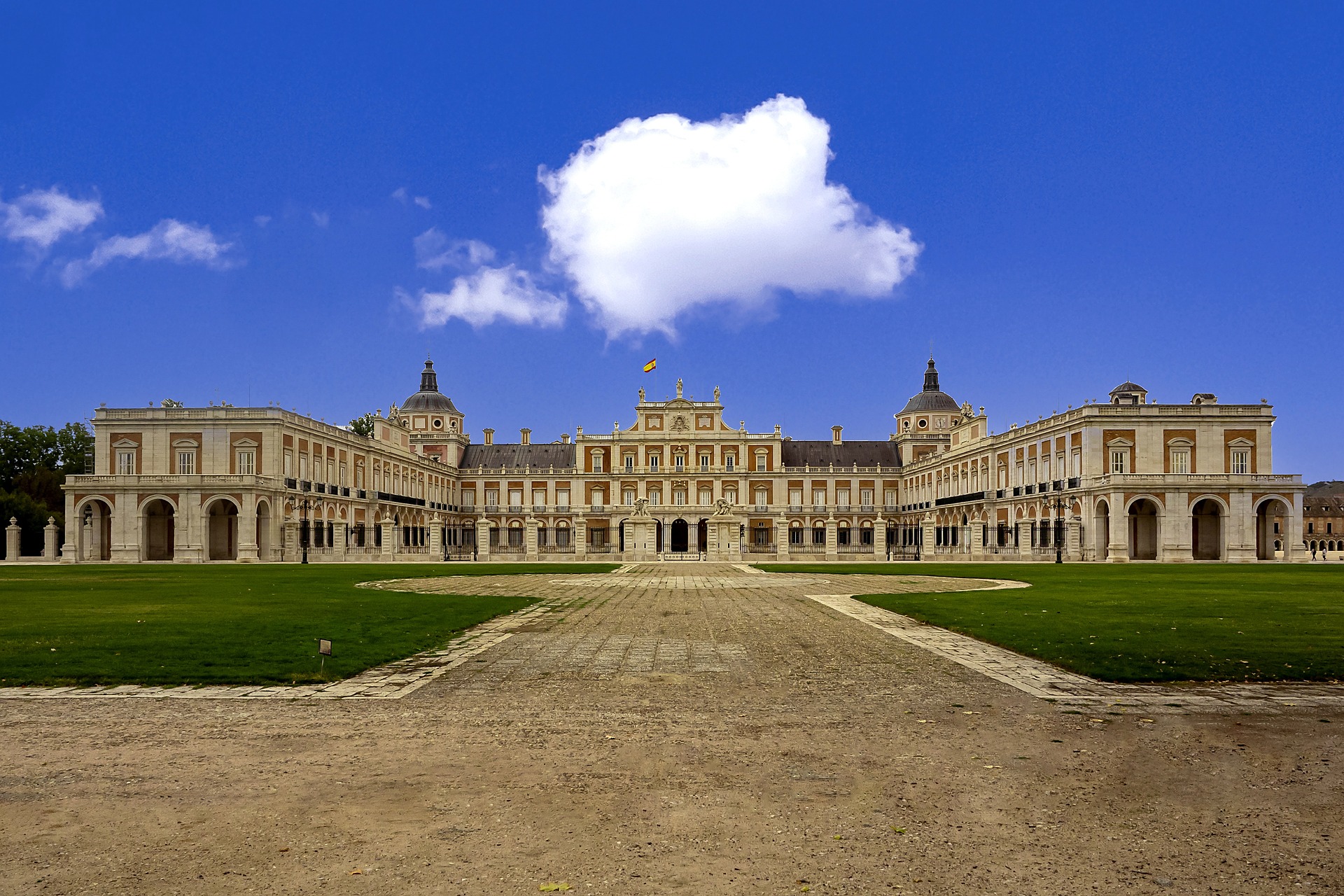 25 04 01 05 Madrid neu royal palace of aranjuez 6704391 1920